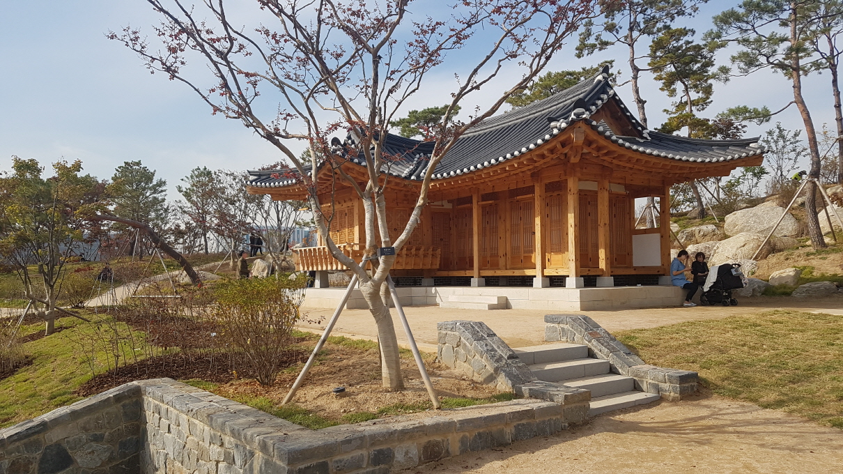 Seoul-Botanic-park-old-korean-house