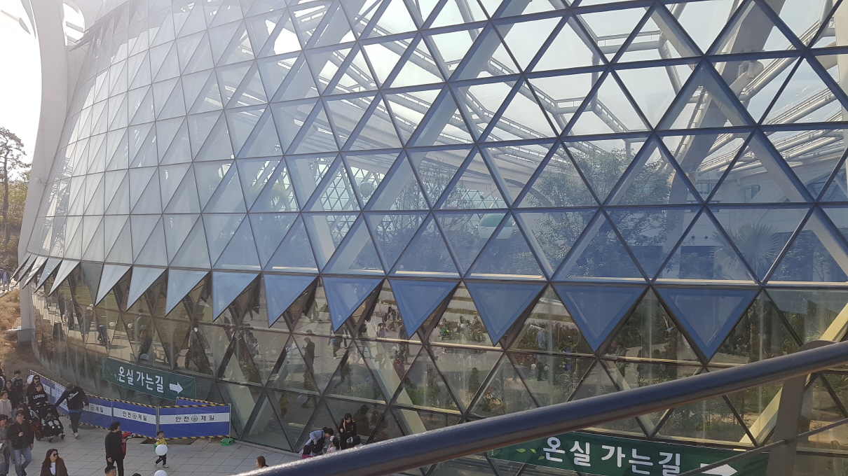 Seoul-Botanic-park-outside-of-the-building